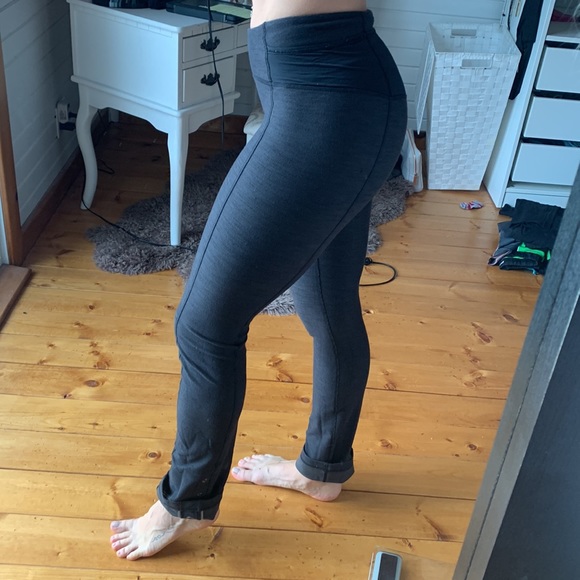 Rare Lululemon bike leggings. Size 6 with adjustable length. Good condition - Picture 2 of 7